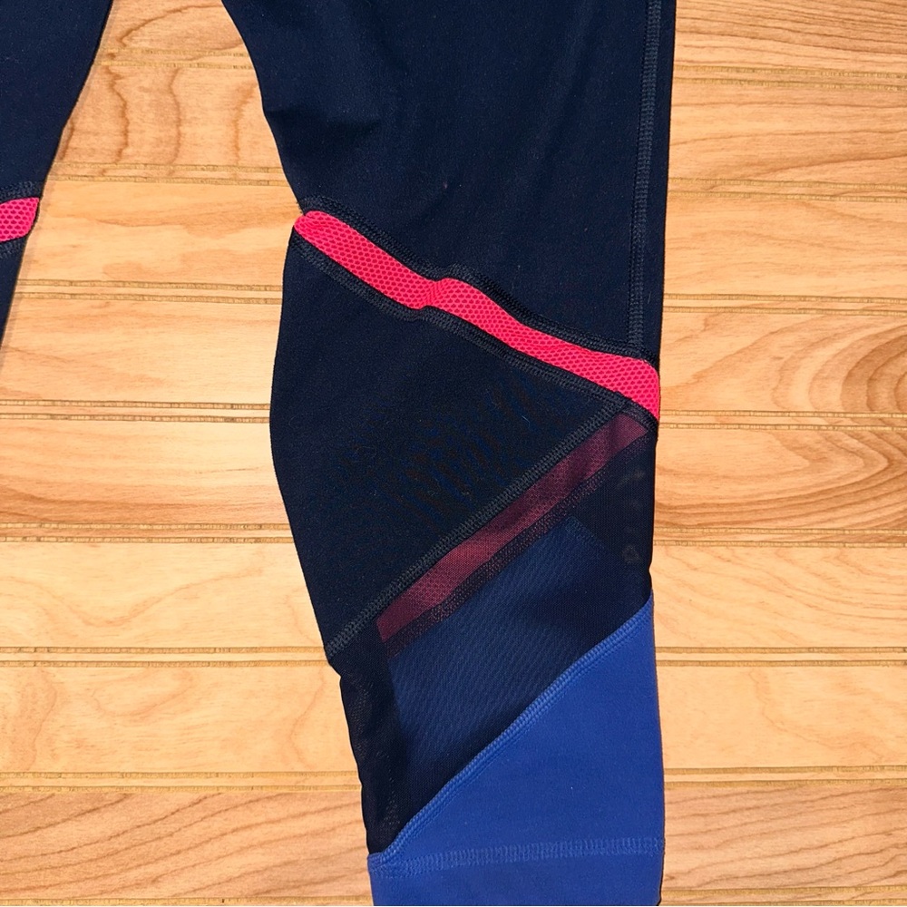 Reebok High-Rise Capri Leggings | Black w/ Pink & Blue Colorblock | Size L - Picture 7 of 8